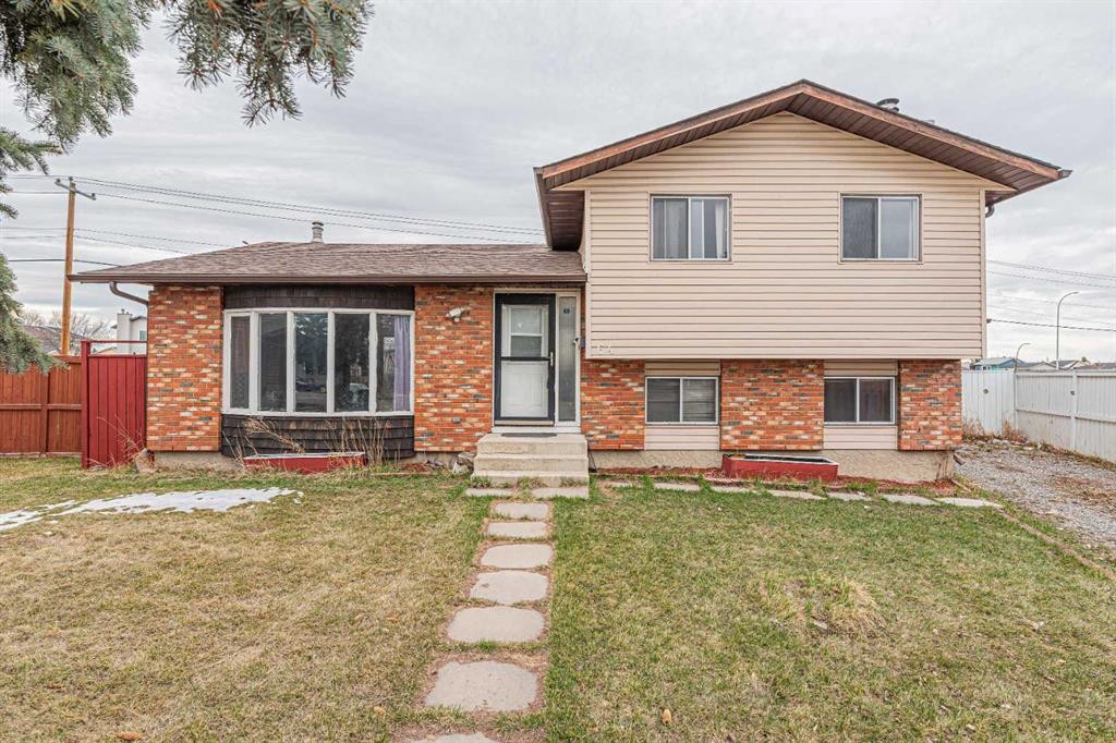64 Castledale Crescent Ne, Calgary, AB - Outdoor