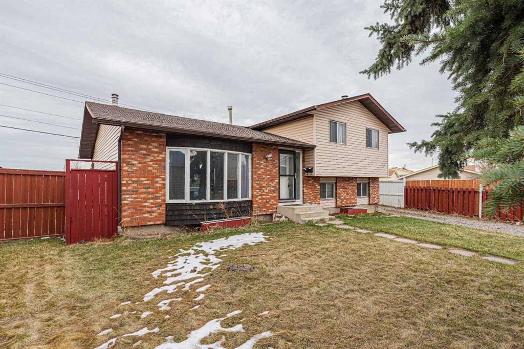 64 Castledale Crescent Ne, Calgary, AB - Outdoor