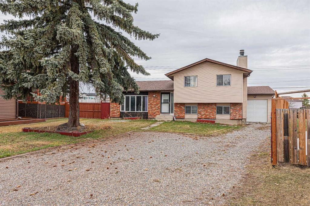 64 Castledale Crescent Ne, Calgary, AB - Outdoor