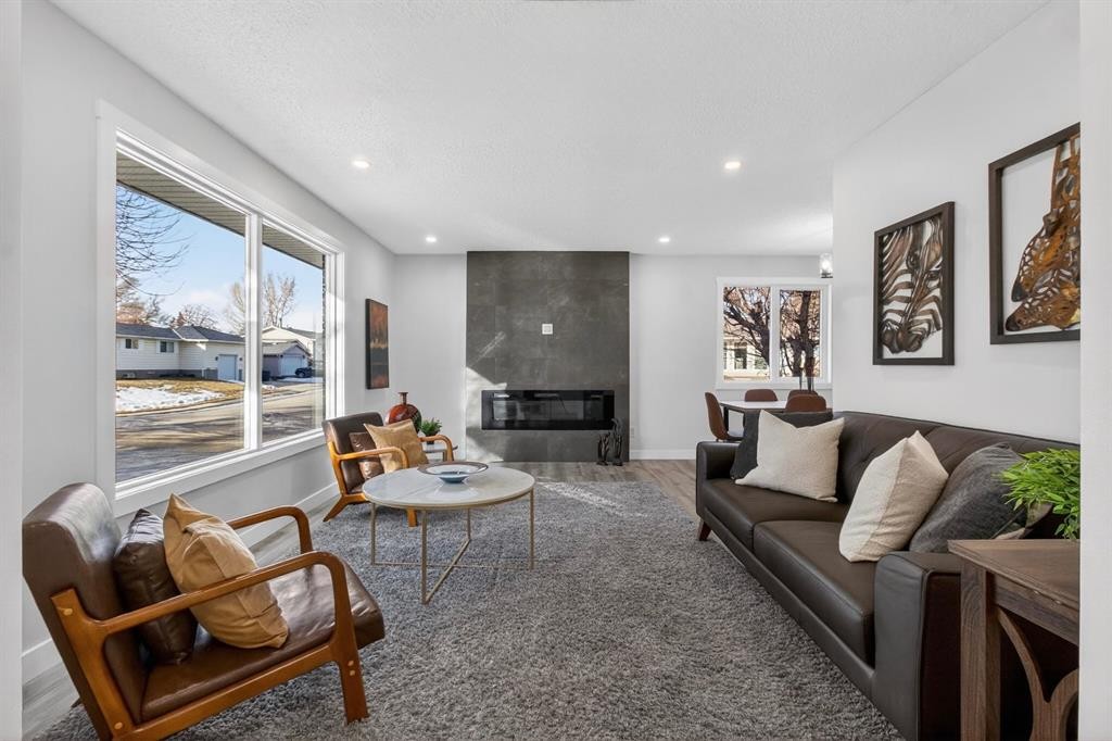 203 Lynnover Place Se, Calgary, AB - Indoor Photo Showing Living Room With Fireplace