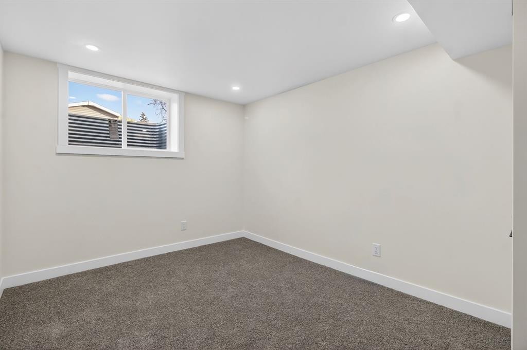 203 Lynnover Place Se, Calgary, AB - Indoor Photo Showing Other Room