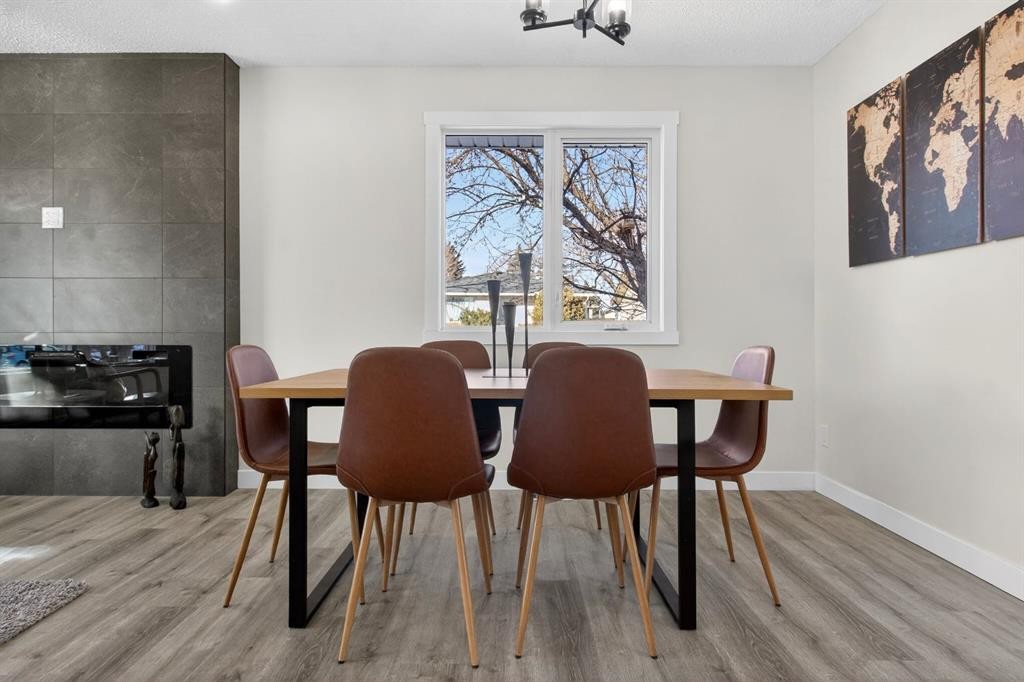 203 Lynnover Place Se, Calgary, AB - Indoor Photo Showing Dining Room