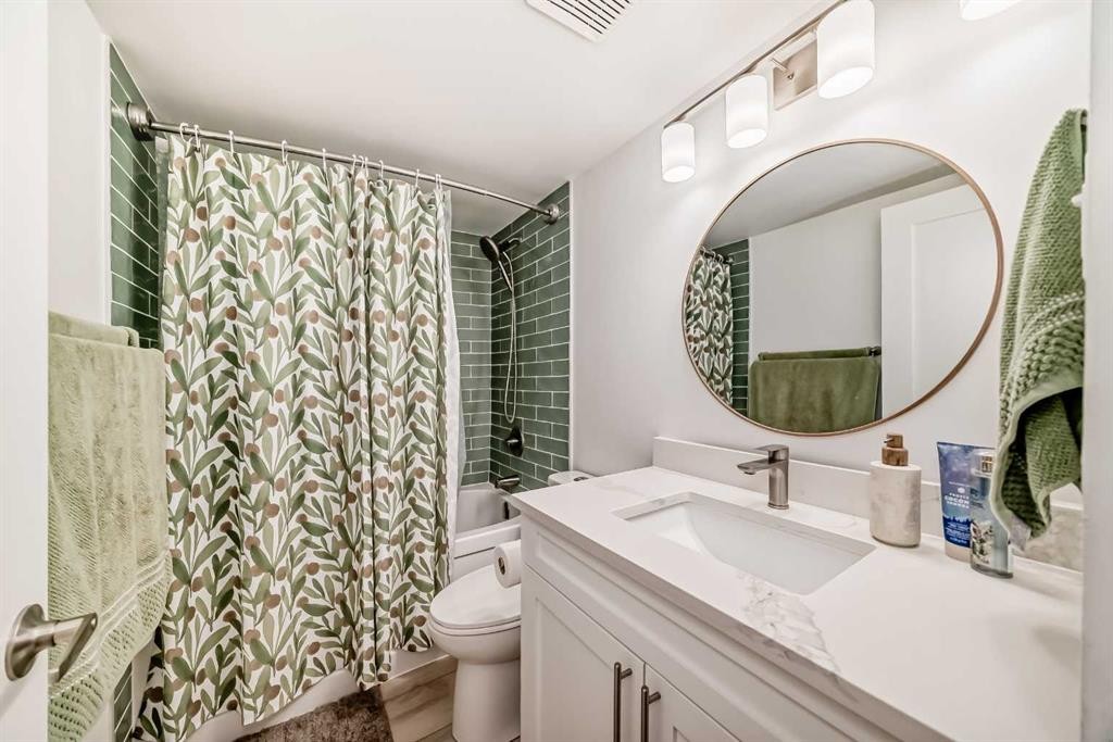 202-520 Cedar Crescent Sw, Calgary, AB - Indoor Photo Showing Bathroom