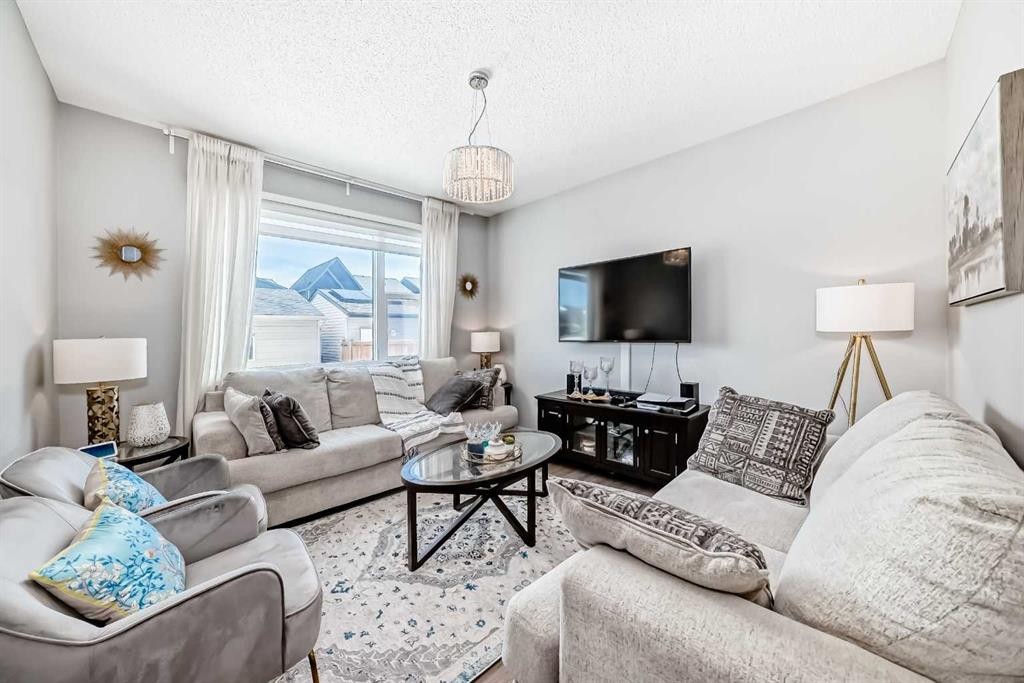 462 Walgrove Way Se, Calgary, AB - Indoor Photo Showing Living Room