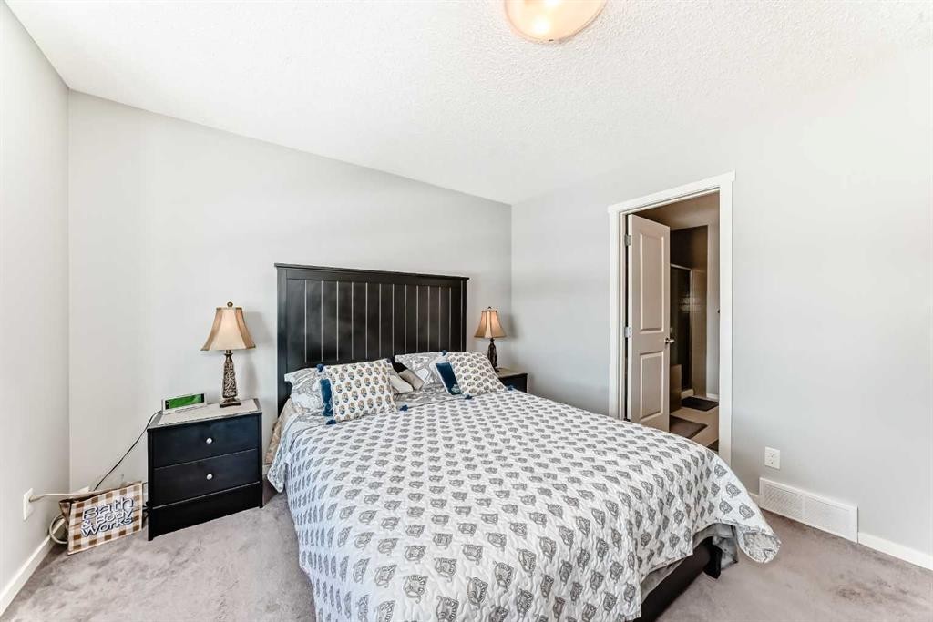 462 Walgrove Way Se, Calgary, AB - Indoor Photo Showing Bedroom