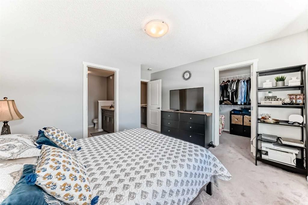 462 Walgrove Way Se, Calgary, AB - Indoor Photo Showing Bedroom