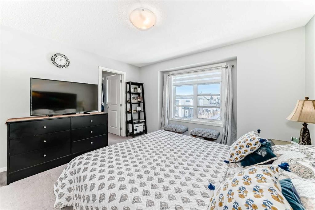 462 Walgrove Way Se, Calgary, AB - Indoor Photo Showing Bedroom