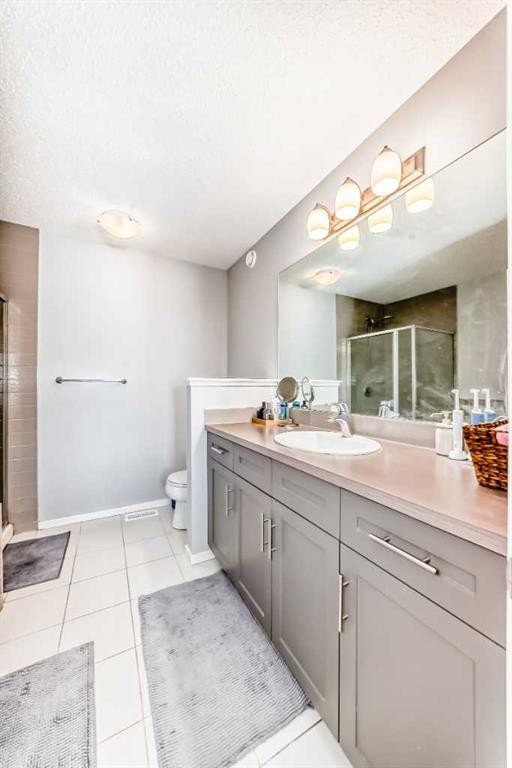 462 Walgrove Way Se, Calgary, AB - Indoor Photo Showing Bathroom