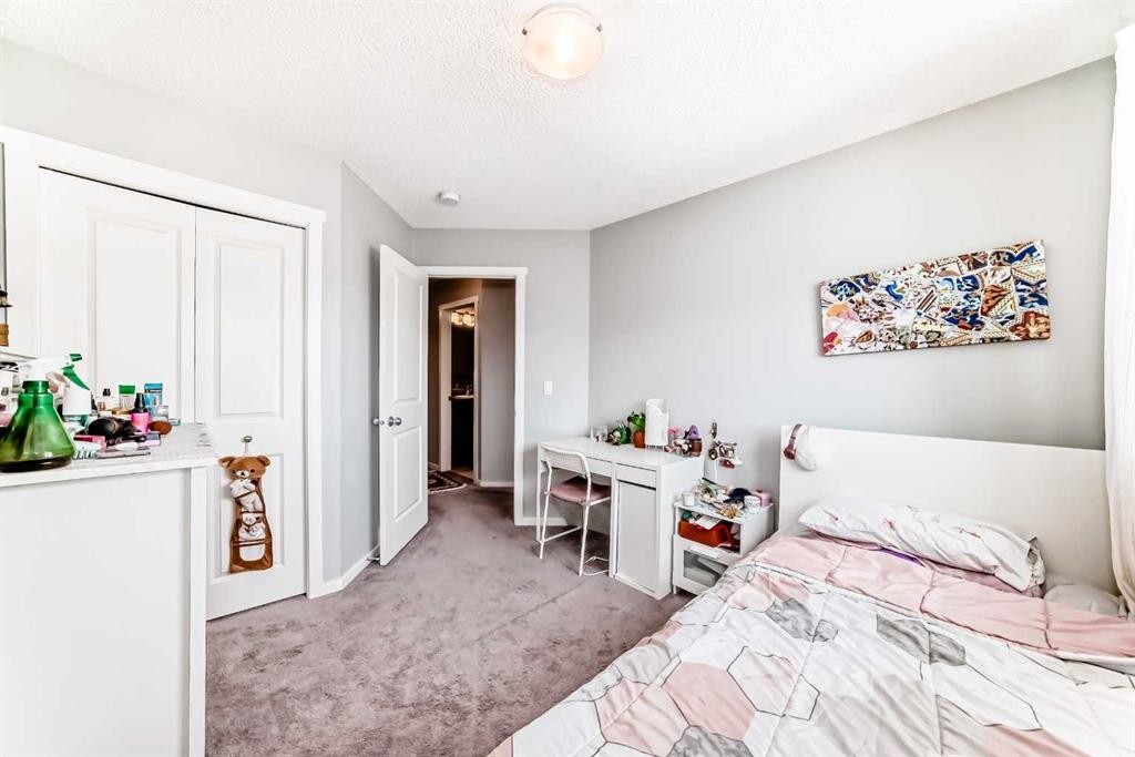462 Walgrove Way Se, Calgary, AB - Indoor Photo Showing Bedroom