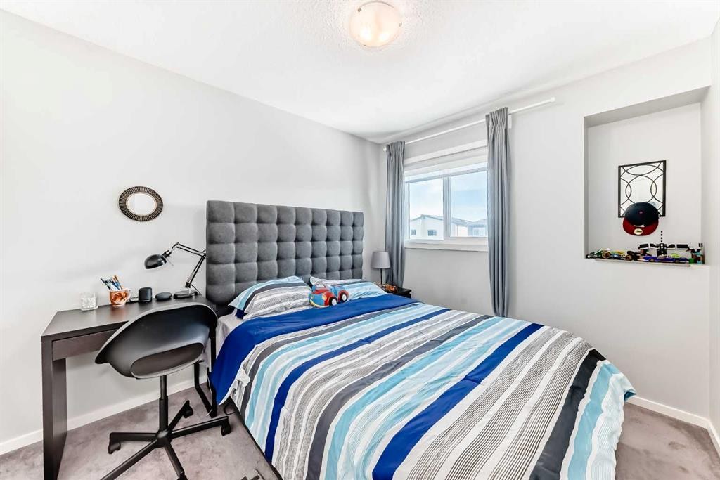 462 Walgrove Way Se, Calgary, AB - Indoor Photo Showing Bedroom