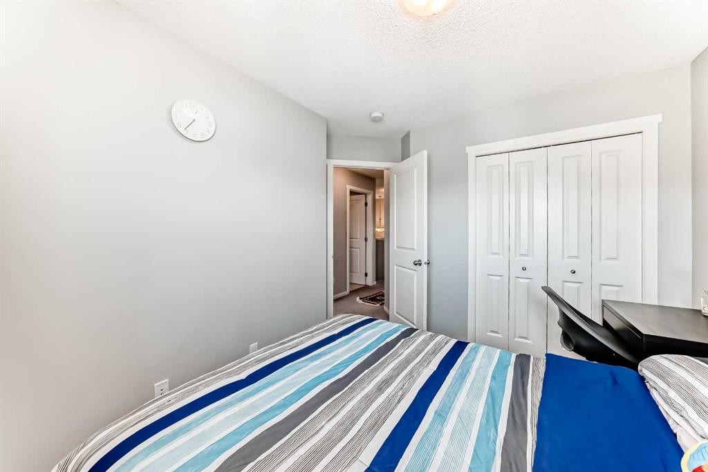 462 Walgrove Way Se, Calgary, AB - Indoor Photo Showing Bedroom