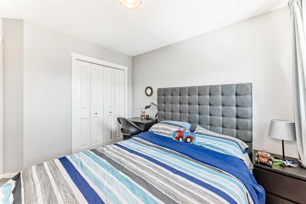 462 Walgrove Way Se, Calgary, AB - Indoor Photo Showing Bedroom