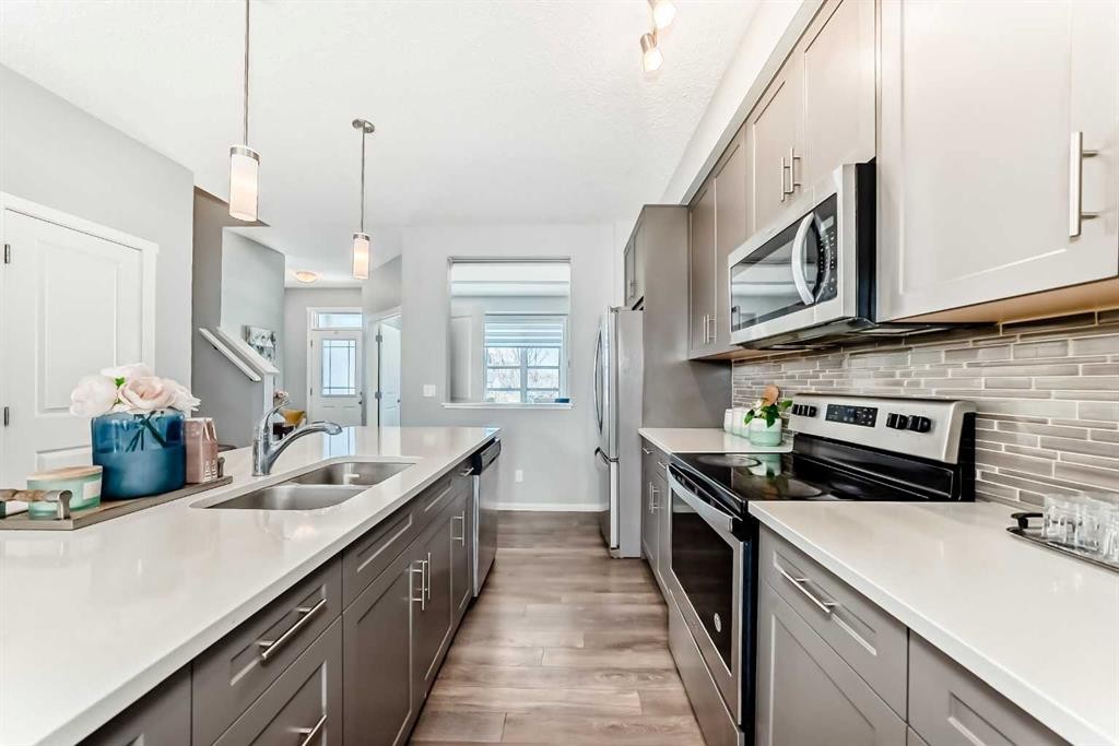462 Walgrove Way Se, Calgary, AB - Indoor Photo Showing Kitchen With Stainless Steel Kitchen With Double Sink With Upgraded Kitchen