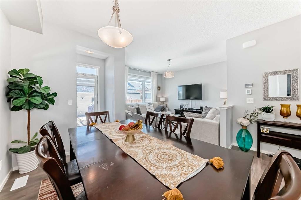 462 Walgrove Way Se, Calgary, AB - Indoor Photo Showing Dining Room