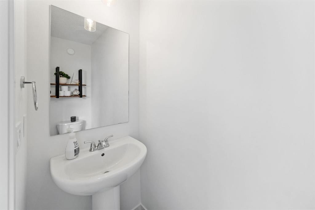 21 Sage Hill Path Nw, Calgary, AB - Indoor Photo Showing Bathroom