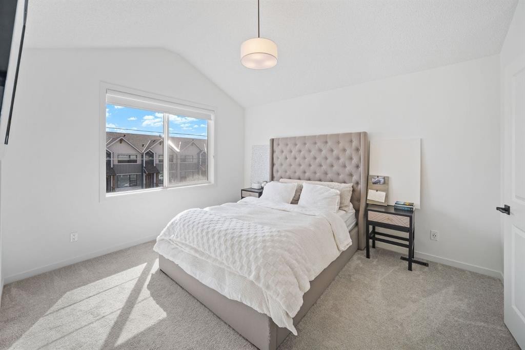 21 Sage Hill Path Nw, Calgary, AB - Indoor Photo Showing Bedroom