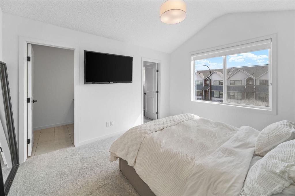 21 Sage Hill Path Nw, Calgary, AB - Indoor Photo Showing Bedroom
