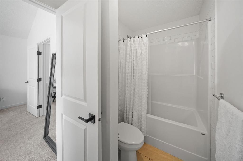 21 Sage Hill Path Nw, Calgary, AB - Indoor Photo Showing Bathroom