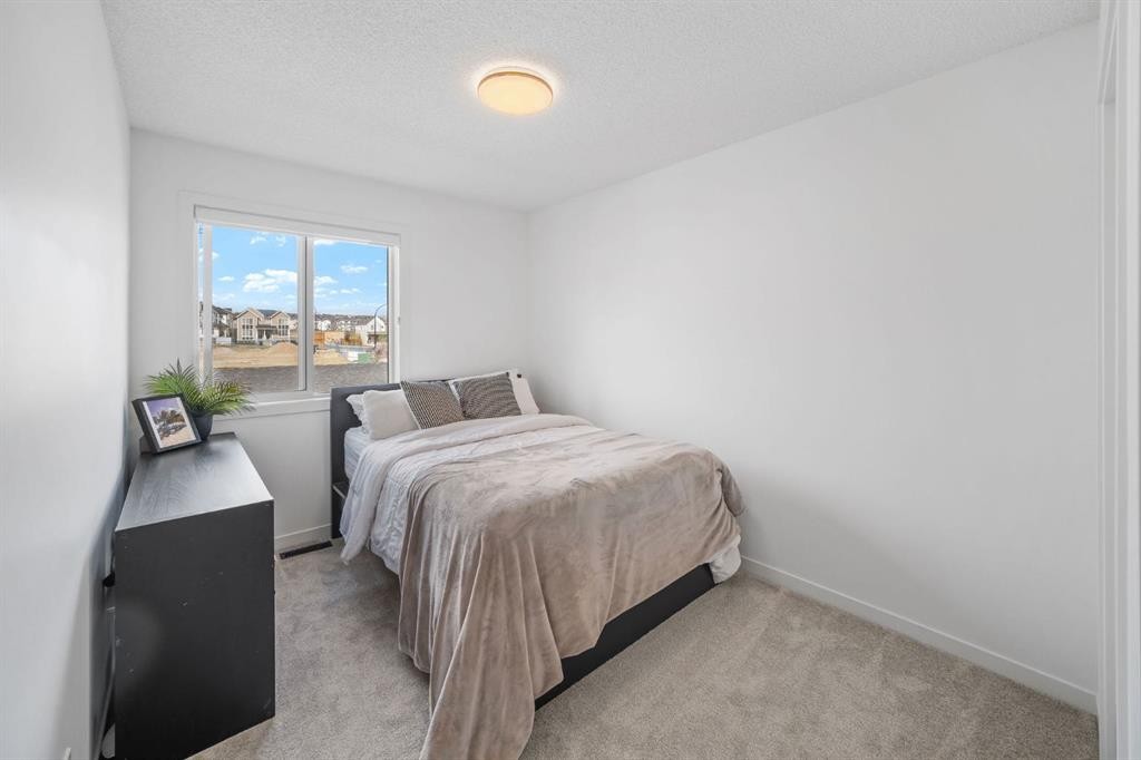 21 Sage Hill Path Nw, Calgary, AB - Indoor Photo Showing Bedroom