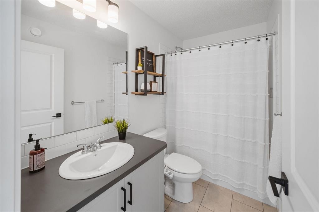 21 Sage Hill Path Nw, Calgary, AB - Indoor Photo Showing Bathroom