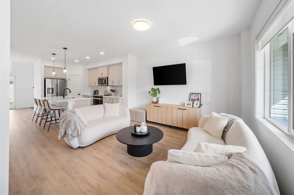 21 Sage Hill Path Nw, Calgary, AB - Indoor Photo Showing Living Room