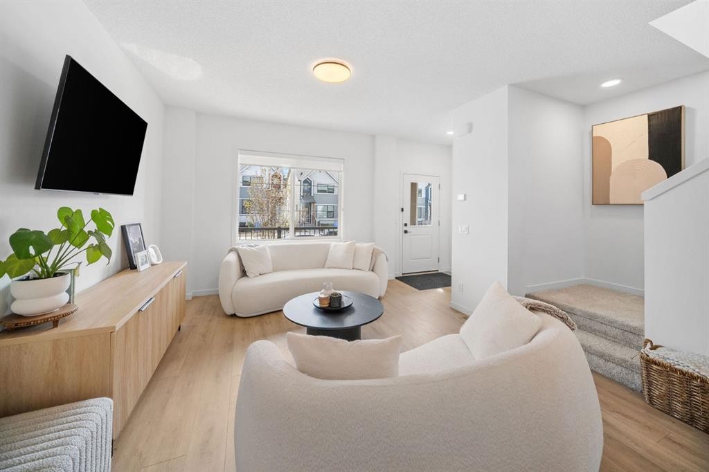 21 Sage Hill Path Nw, Calgary, AB - Indoor Photo Showing Living Room