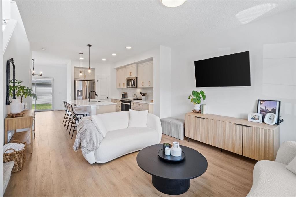 21 Sage Hill Path Nw, Calgary, AB - Indoor Photo Showing Living Room