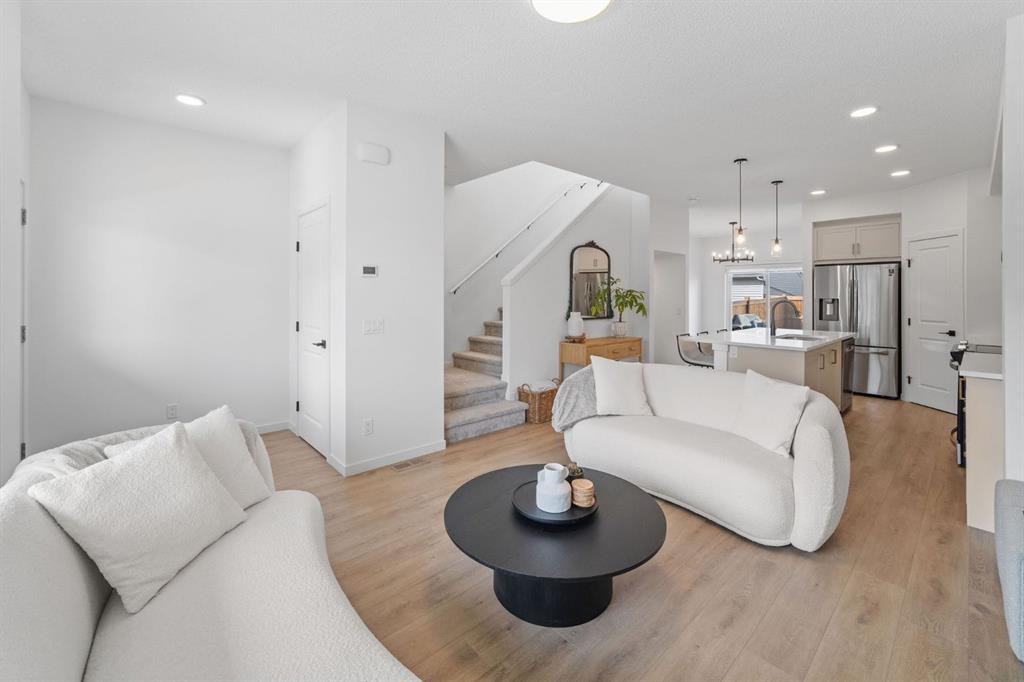 21 Sage Hill Path Nw, Calgary, AB - Indoor Photo Showing Living Room