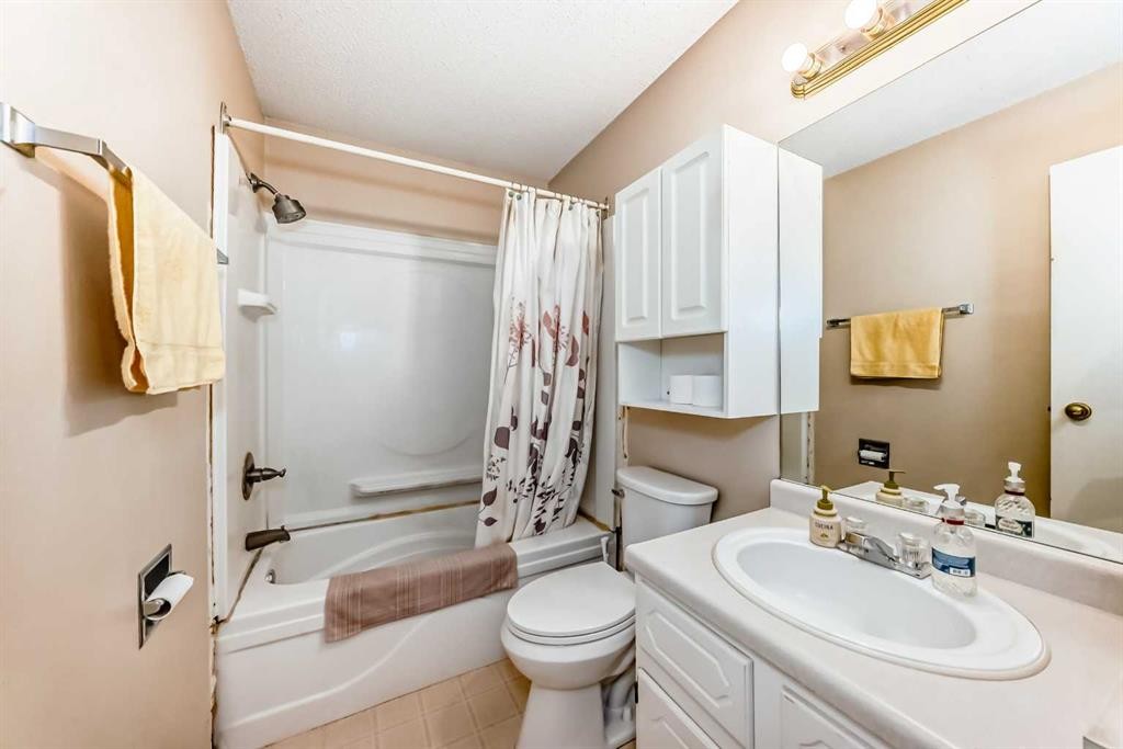 45-2727 Rundleson Road Ne, Calgary, AB - Indoor Photo Showing Bathroom
