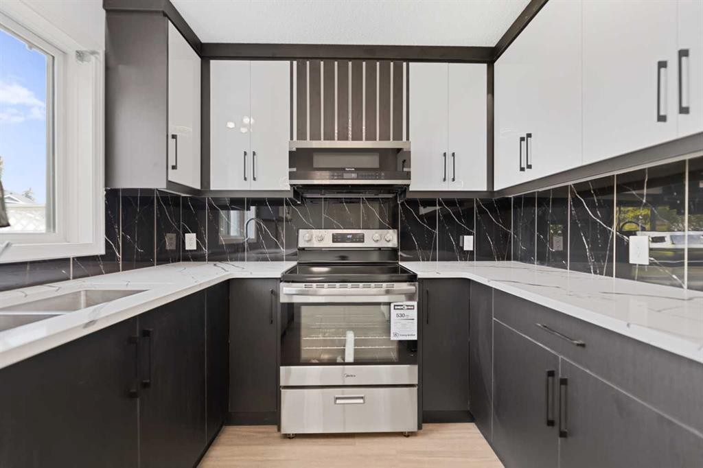 42 River Rock Road Se, Calgary, AB - Indoor Photo Showing Kitchen