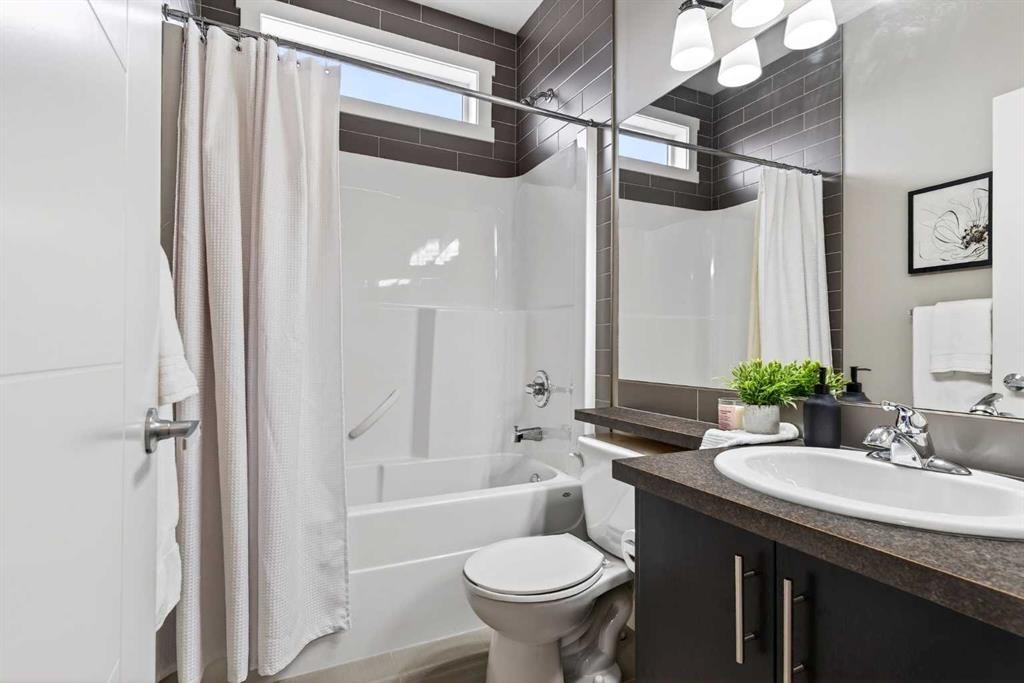 404 Redstone View Ne, Calgary, AB - Indoor Photo Showing Bathroom