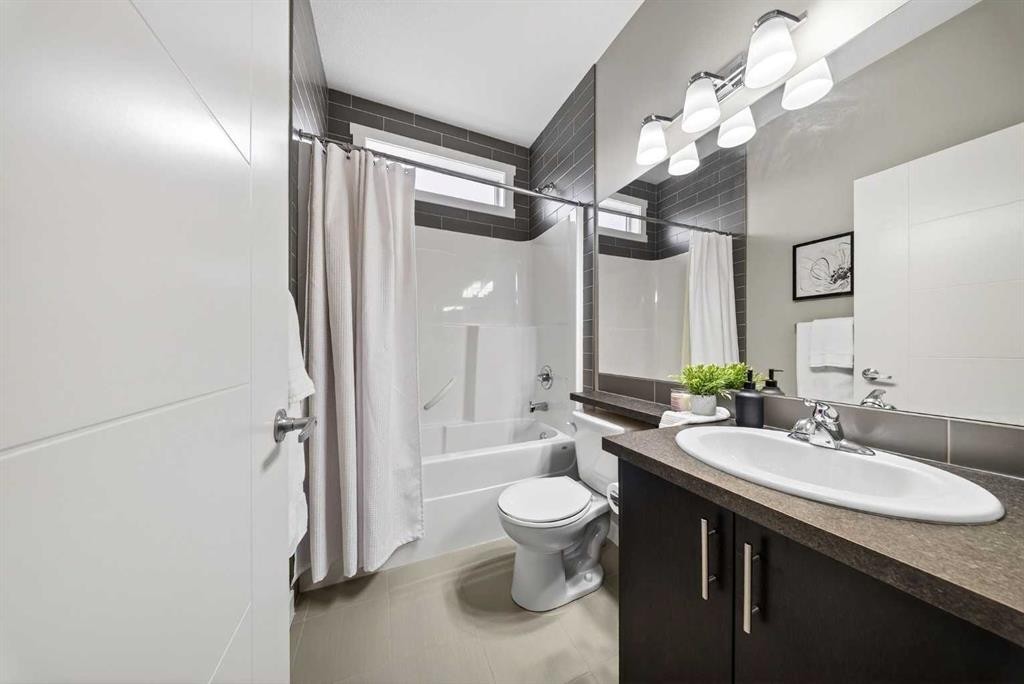 404 Redstone View Ne, Calgary, AB - Indoor Photo Showing Bathroom