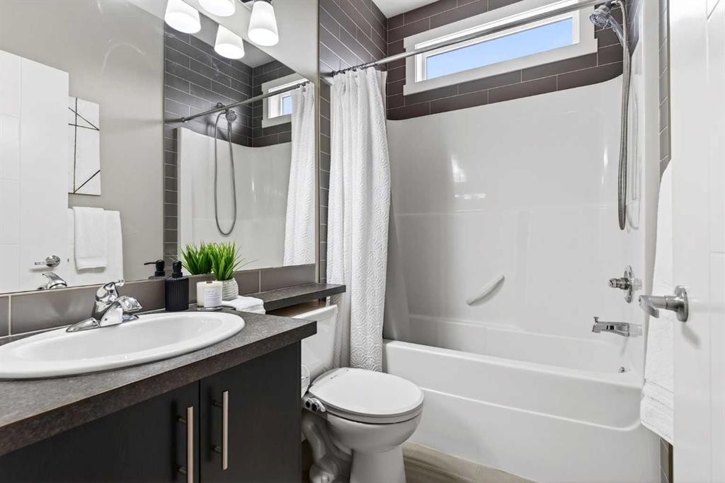 404 Redstone View Ne, Calgary, AB - Indoor Photo Showing Bathroom