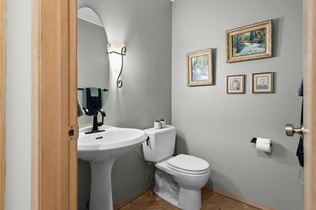 75 Hawkside Close Nw, Calgary, AB - Indoor Photo Showing Bathroom