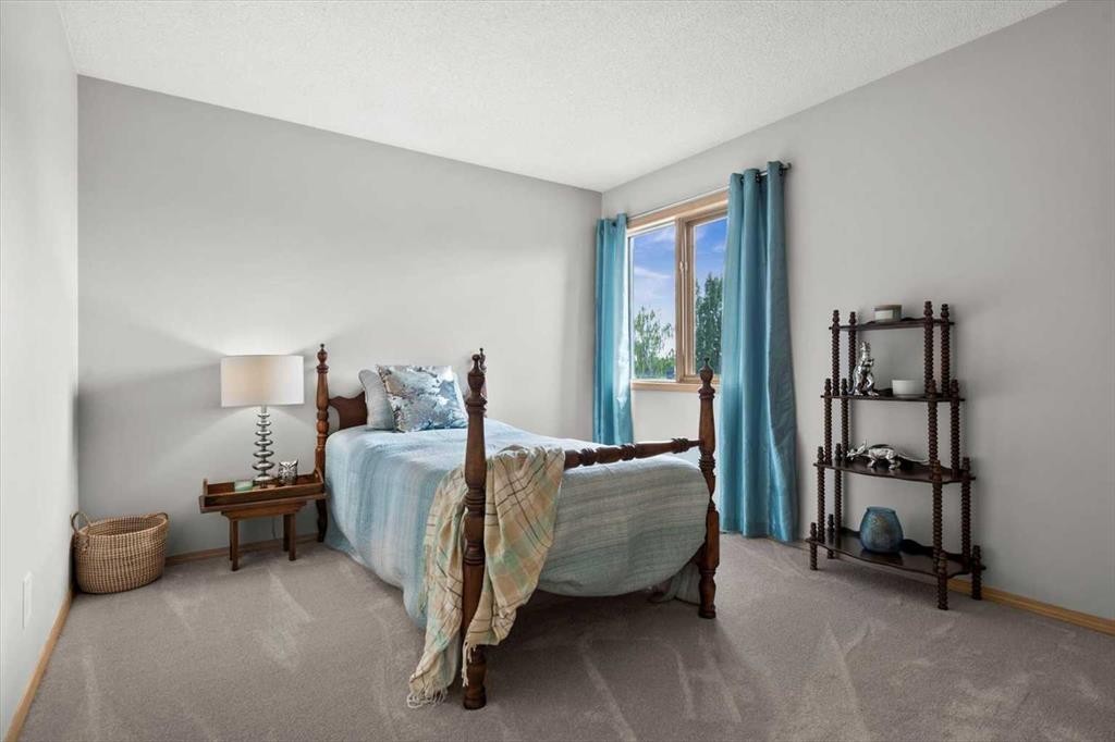 75 Hawkside Close Nw, Calgary, AB - Indoor Photo Showing Bedroom