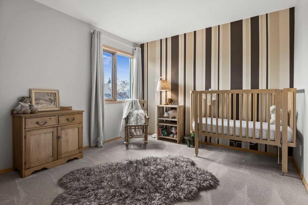 75 Hawkside Close Nw, Calgary, AB - Indoor Photo Showing Bedroom