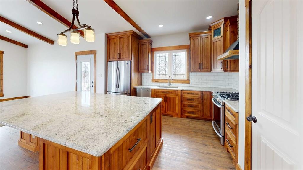 114039 Range Road 221, Rural Lethbridge County, AB - Indoor Photo Showing Kitchen With Upgraded Kitchen