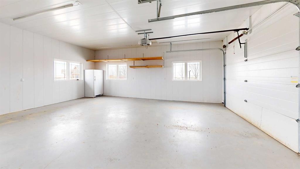 114039 Range Road 221, Rural Lethbridge County, AB - Indoor Photo Showing Garage