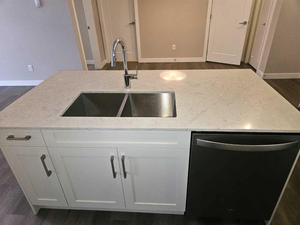 217-30 Walgrove Walk Se, Calgary, AB - Indoor Photo Showing Kitchen With Double Sink
