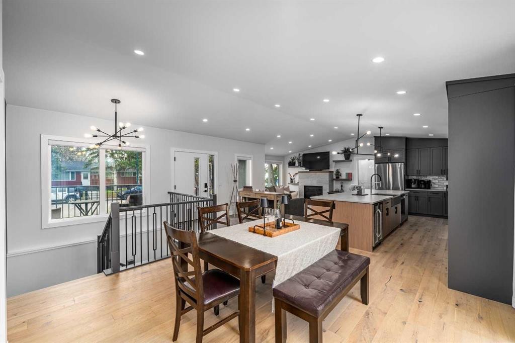 2328 58 Avenue Sw, Calgary, AB - Indoor Photo Showing Dining Room
