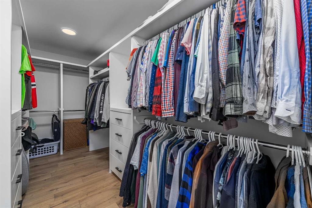 2328 58 Avenue Sw, Calgary, AB - Indoor With Storage