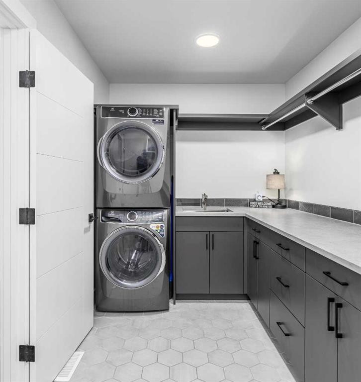2328 58 Avenue Sw, Calgary, AB - Indoor Photo Showing Laundry Room