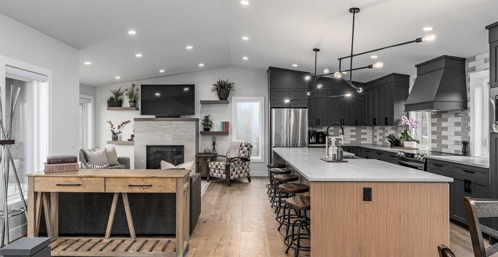 2328 58 Avenue Sw, Calgary, AB - Indoor Photo Showing Kitchen With Upgraded Kitchen