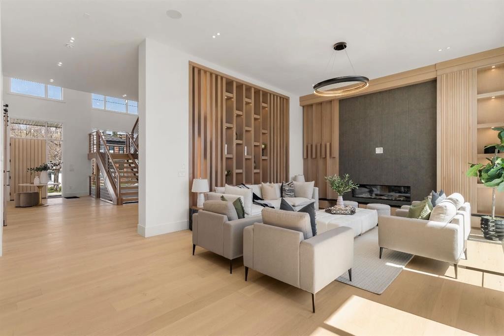 2613 6 Avenue Nw, Calgary, AB - Indoor Photo Showing Living Room