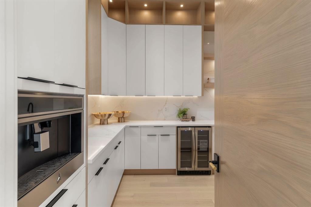 2613 6 Avenue Nw, Calgary, AB - Indoor Photo Showing Kitchen