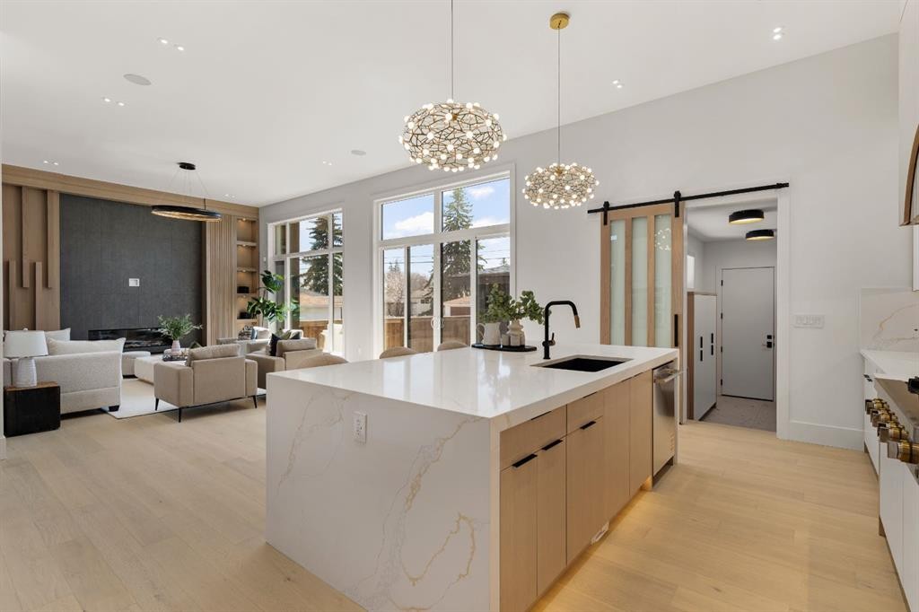 2613 6 Avenue Nw, Calgary, AB - Indoor Photo Showing Kitchen