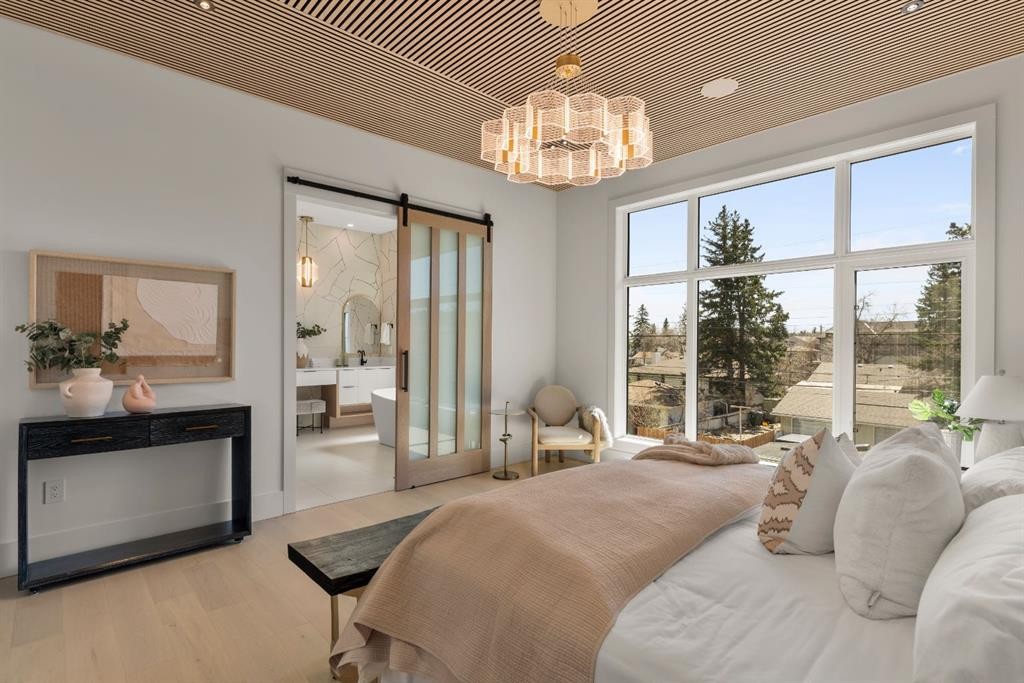2613 6 Avenue Nw, Calgary, AB - Indoor Photo Showing Bedroom