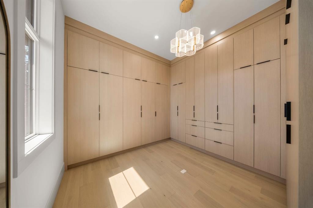 2613 6 Avenue Nw, Calgary, AB - Indoor Photo Showing Other Room