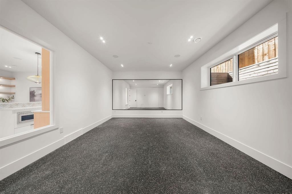 2613 6 Avenue Nw, Calgary, AB - Indoor Photo Showing Other Room