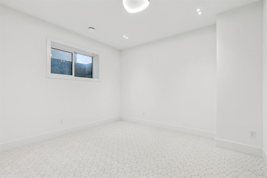 2613 6 Avenue Nw, Calgary, AB - Indoor Photo Showing Other Room